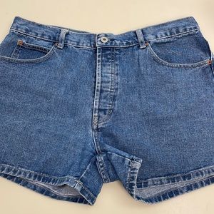 GAP JEANS BUTTON FLY SHORTS